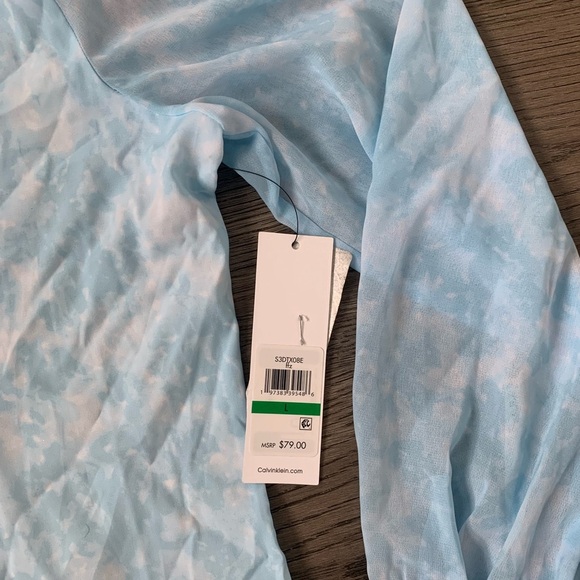 Calvin Klein Printed V-Neck Blouse - Size L - Blue - NWT - Picture 11 of 11
